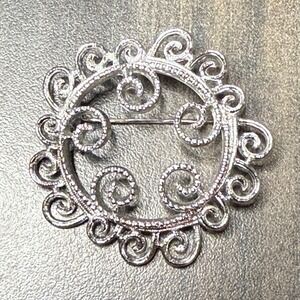 Vintage Sarah Coventry Silver‎ Brooch Pin Round Swirl Design Jewelry Accessory